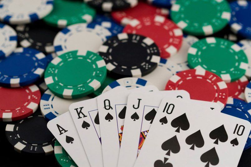 Thuật ngữ trong poker được định nghĩa như thế nào?